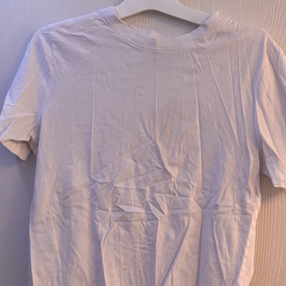White tee shirt